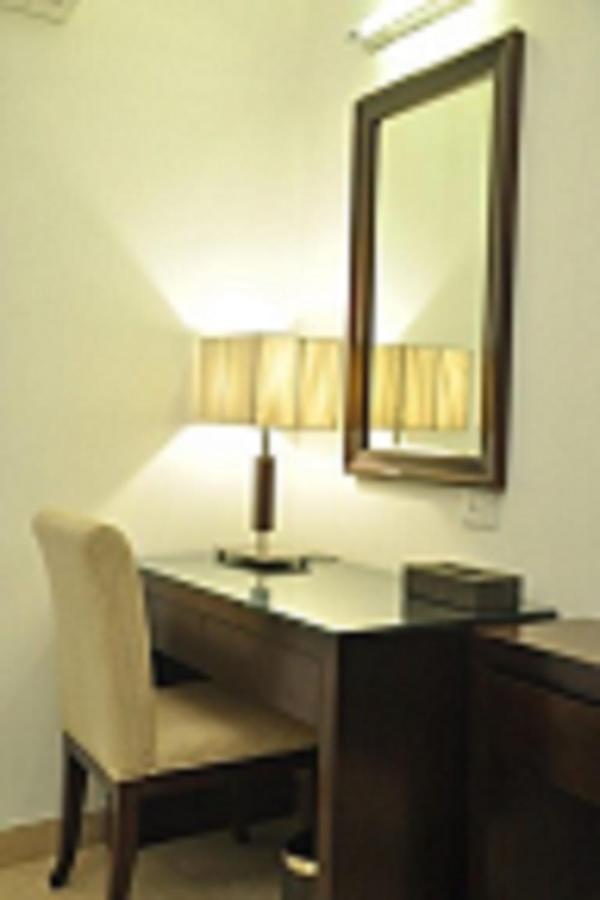 Eddison Hotel Gurgaon Exterior foto
